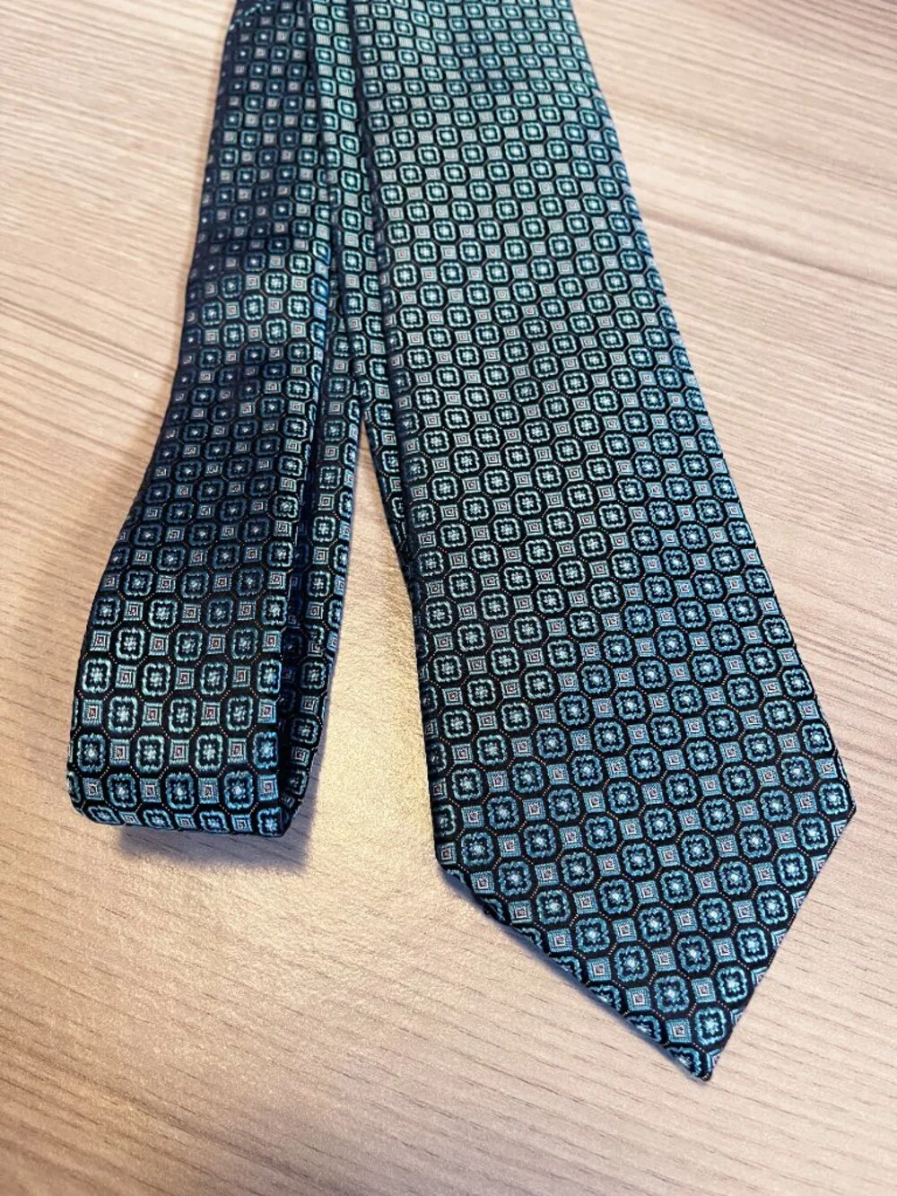 Jos. A. Bank Traveler 100% Silk Geometric Blue Black Stain Resistant Men's Tie
